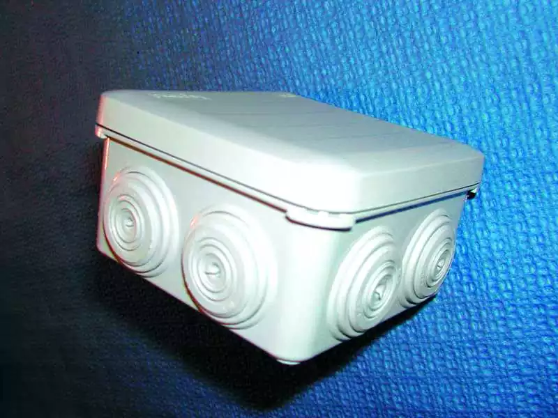 Meilleur Choix Boîte de dérivation carrée 80 x 80 x 45mm avec 7 entrées Couvercle clipsé
