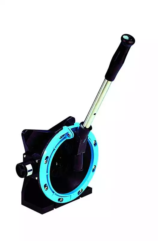 Pompe et levier amovible débit 100 L/mn sortie 38mm montage cloison Commander Vite