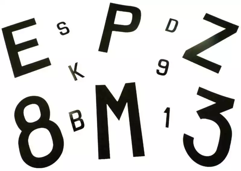 Lettre de marquage adhésive blanc hauteur 40mm 10 pièces Prix Choc
