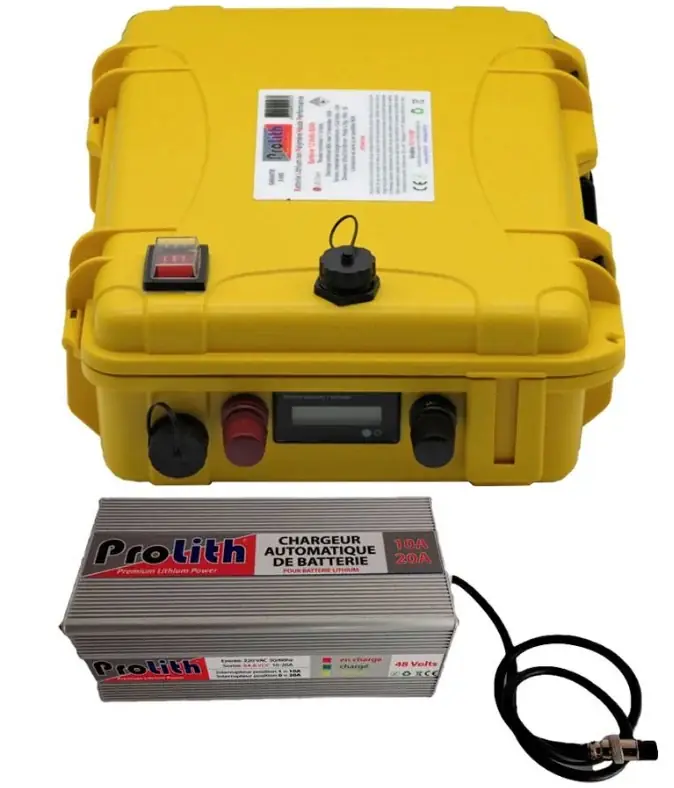 Valise Batterie Lithium 120Ah 12V + sortie régulée + chargeur offert Seulement Aujourd'hui