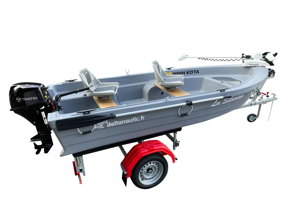 Top Vente Pack Barque Mer Silurine Sport 373 Titanium + Remorque GT Grand Tourisme + 2 Sièges Conforts Luxes + 1 Hors Bord Tohatsu 6cv 4t Bi Cylindres + 1 Moteur Riptide Terrova 55 Lbs GPS