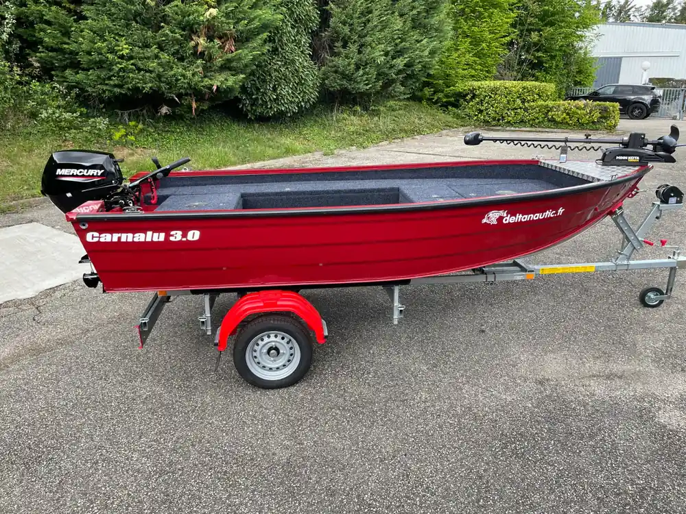 Remise Pack Bass Boat aluminium 420 Carnalu 3.0 Red Force avec Mercury 20cv 4t et moteur avant Terrova 55 Lbs 12v 137cm GPS et Remorque